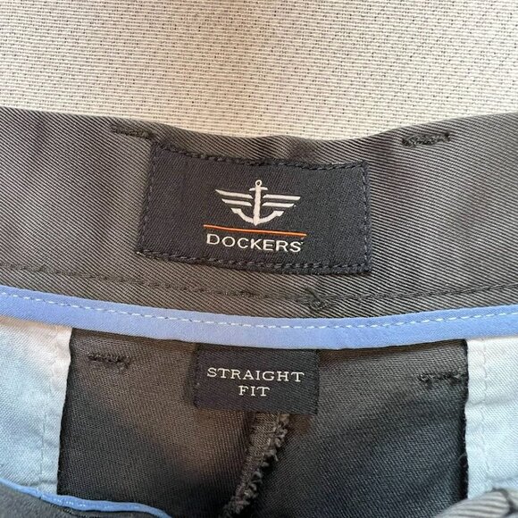 Dockers Men's Straight Fit Chino Pants Flat Front Size 34x32 Gray Soild Casual - Picture 3 of 10